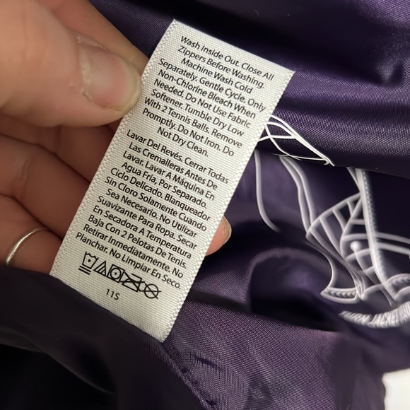 Grape Purple Lightweight Puff Jacket Women’s Size Large Packs into Pouch & Hood - Picture 9 of 14